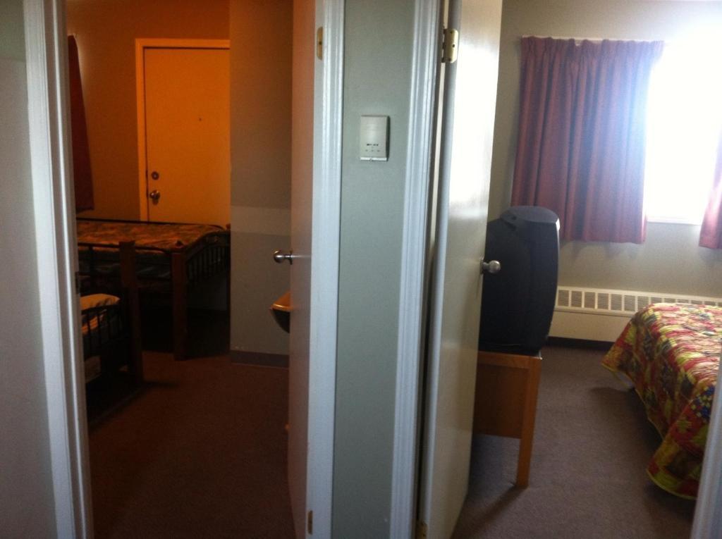 Raccoon Lodge Motel Sylvan Lake Chambre photo